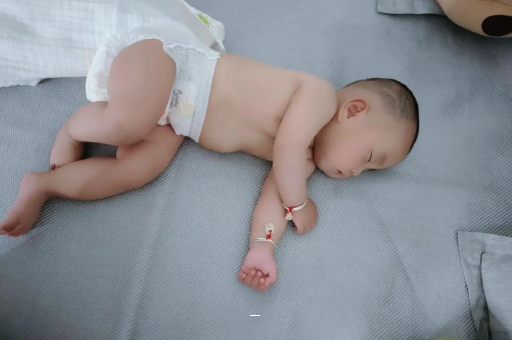 海安宝宝脚心出汗怎么回事